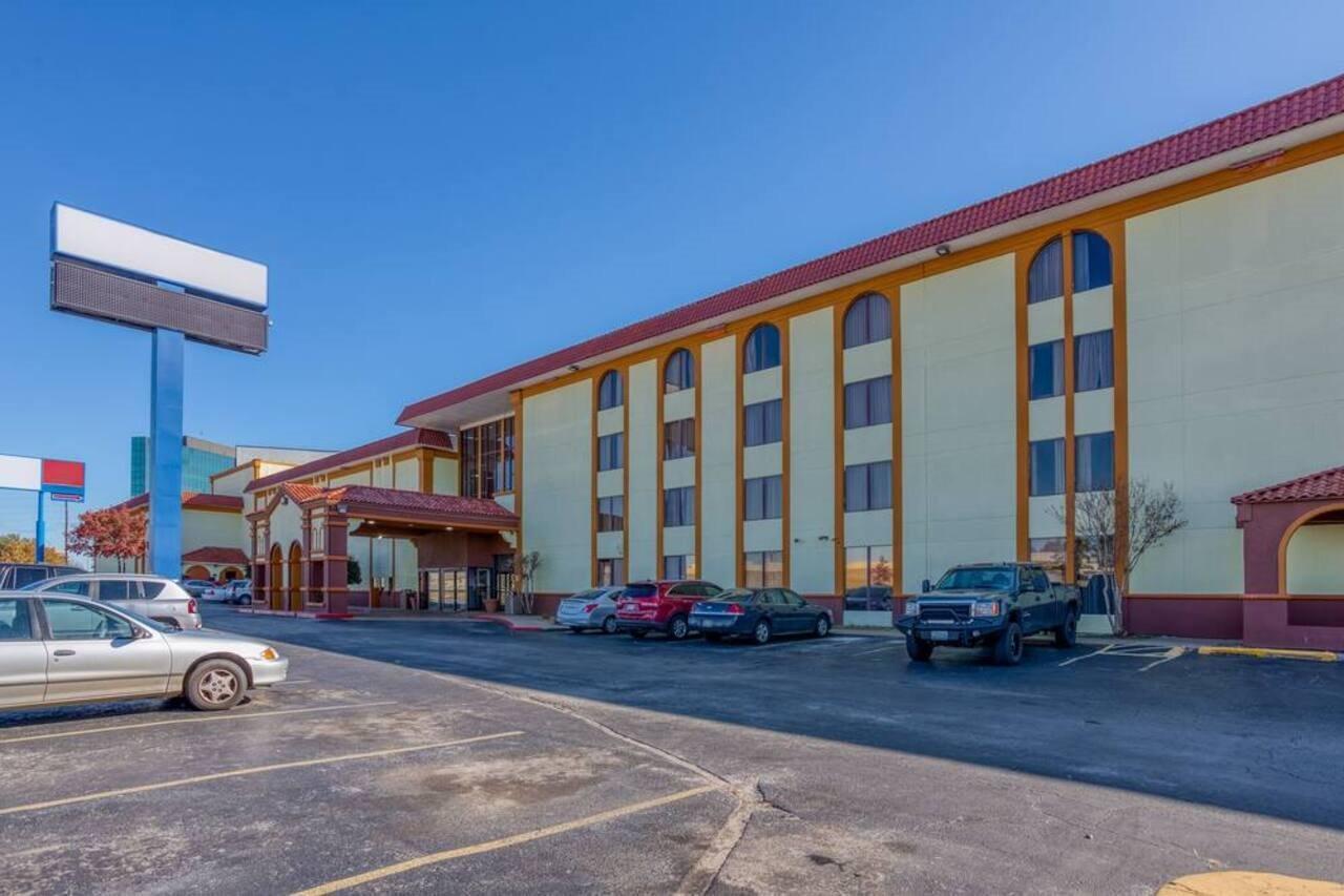 Oyo Hotel Tulsa I-44 Midtown Экстерьер фото