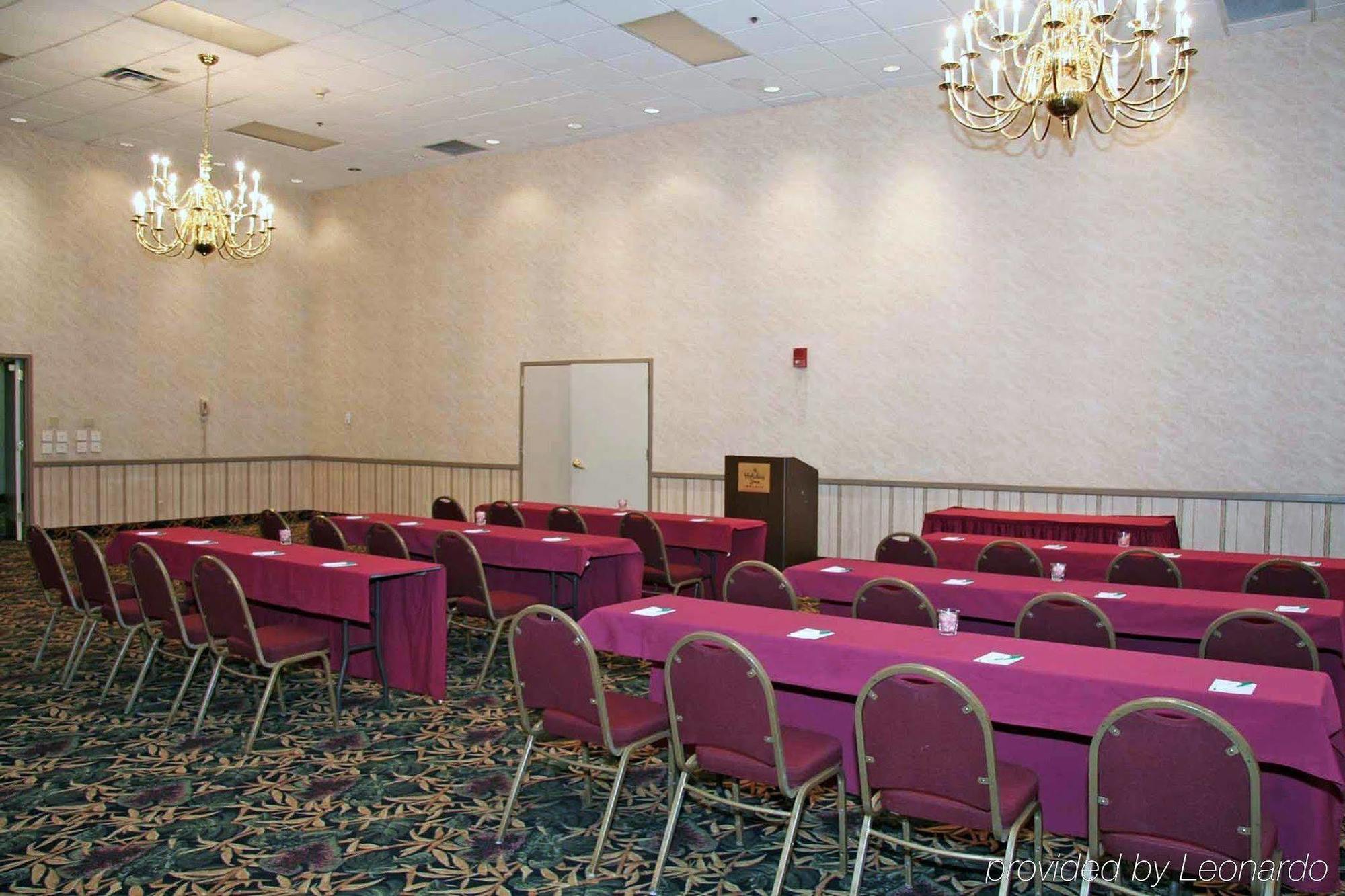Oyo Hotel Tulsa I-44 Midtown Бизнес фото