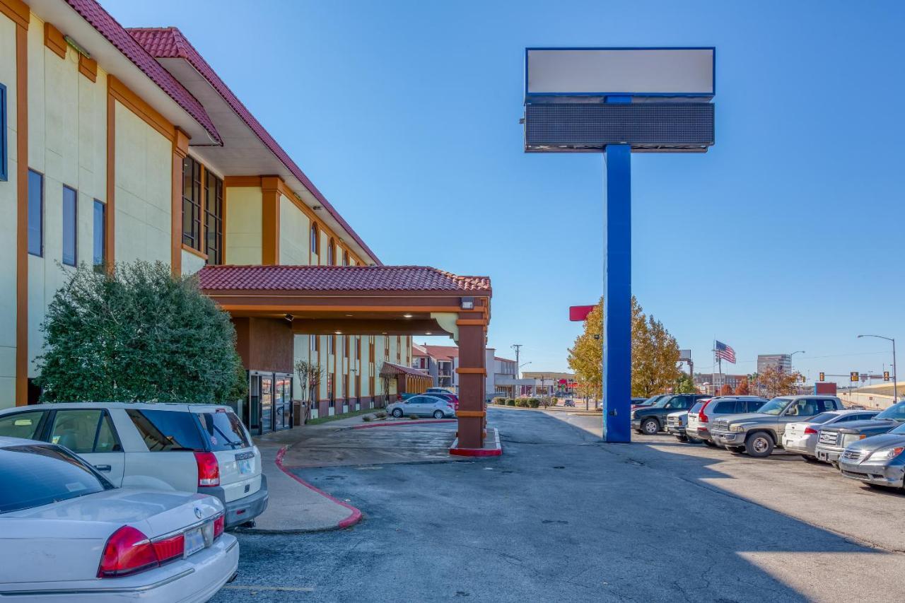 Oyo Hotel Tulsa I-44 Midtown Экстерьер фото